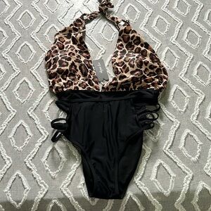 NWT Aqua Eve leopard and black bathing suit medium. A242